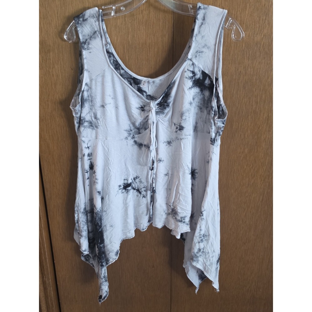 Rose Gal V-neckline Handkerchief hemline Sleeveless Top Black/White Rose Sz 3XL